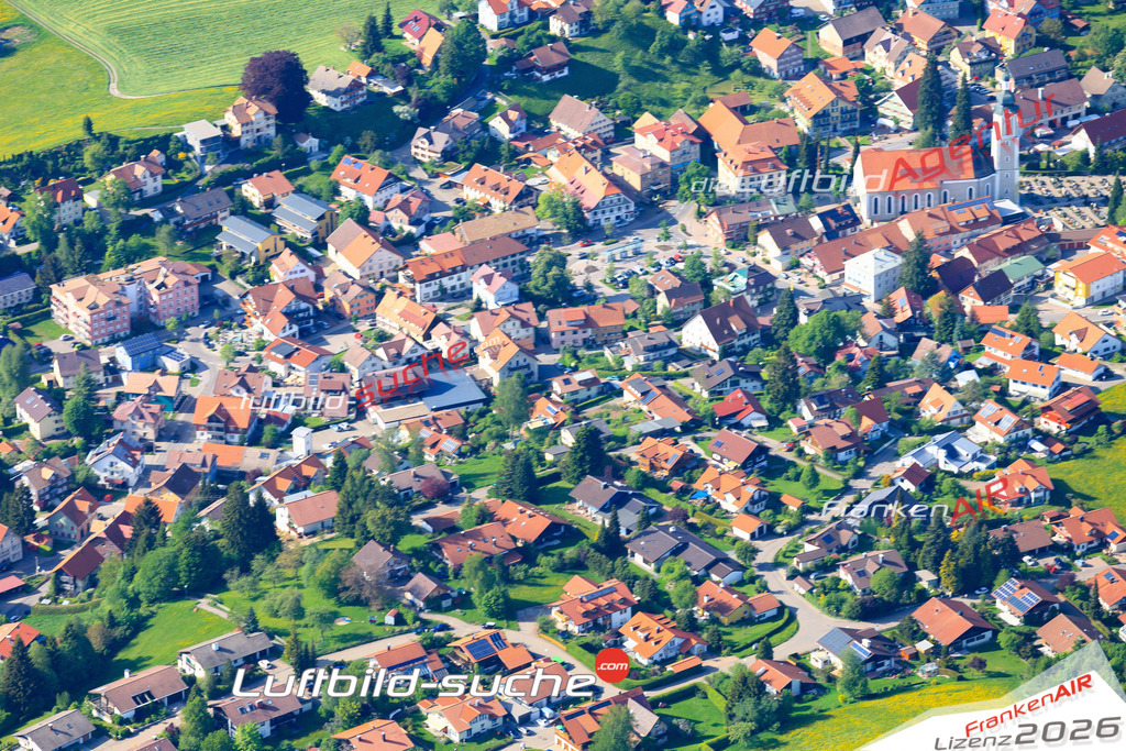 Die Luftaufnahme der Stadt Scheidegg wurde vom UL-Flugzeug heraus erstellt ( keine Drohne )- hohe Auflösung für beste Qualität