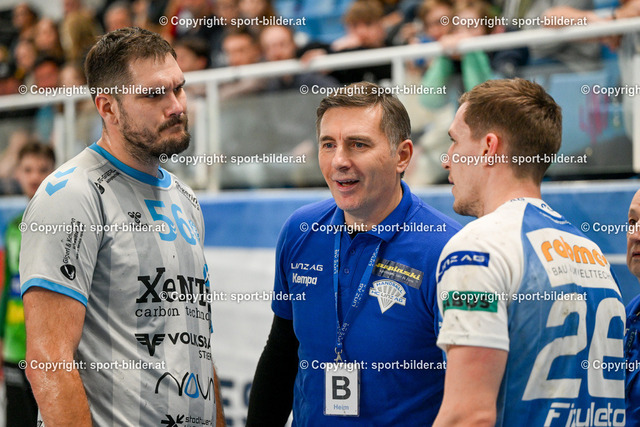AUT, HLA, HC Linz AG vs HSG XeNTiS Lipizzanerheimat Baernbach-Koeflach | 15.02.2025, Sporthauptschule Linz-Kleinmuenchen, AUT, HLA, HC Linz AG vs HSG XeNTiS Lipizzanerheimat Baernbach-Koeflach, im Bild Kristian Beciri of HSG Xentis Lipizzanerheimat, Head Coach Milan Vunjak of HC Linz AG, Lucijan Fizuleto of HC Linz AG