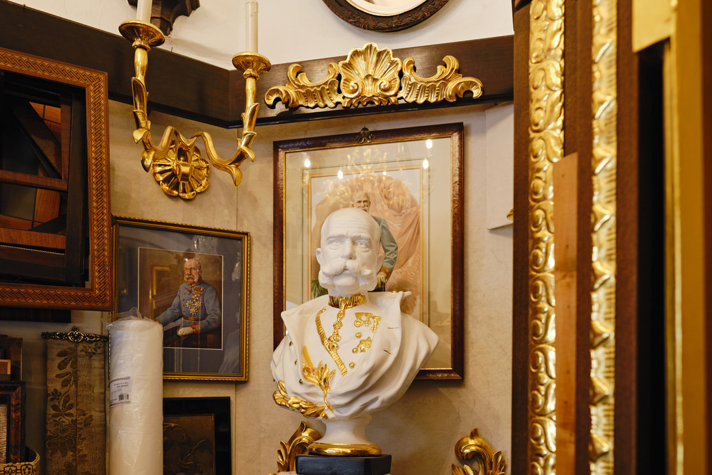 Bühlmayer Hofvergolder | WIen, Austria - April 29, 2025; C. Bühlmayer - K.u.K. Hofvergolder. - Realisiert mit Pictrs.com