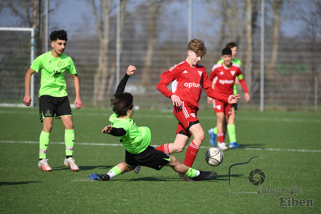 JFV Edewecht-TSV Bemerode U15 | C-Jugend Niedersachsenliga; JFV Edewecht (grün)-TSV Bemerode U15 (rot) am 09.03.2024; in Edewecht (Sportpark Göhlenweg), Photo: Philip Eiben 2024 - Realisiert mit Pictrs.com