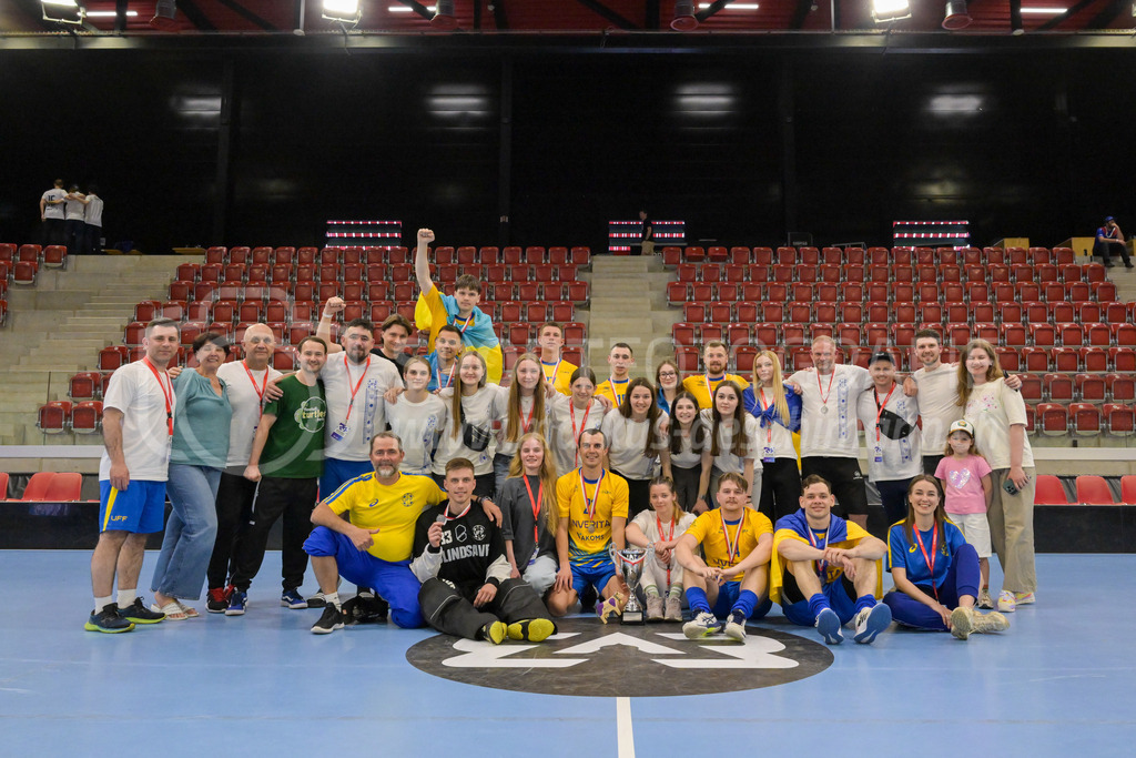 3v3 World Floorball Championships 2025 - Medal Ceremony | Team Ukraine and their supporters, during 3v3 World Floorball Championships 2025, Switzerland: 03.05.2025, Winterthur, AXA ArenaEvent page: <a href="https://www.u19wfc2025.ch/">www.u19wfc2025.ch</a>Credit: Markus Aeschimann, <a href="https://markus-aeschimann.ch">markus-aeschimann.ch</a>Instagram: <a href="https://instagram.com/sportfotografie.aeschimann">@sportfotografie.aeschimann</a> - Realisiert mit Pictrs.com