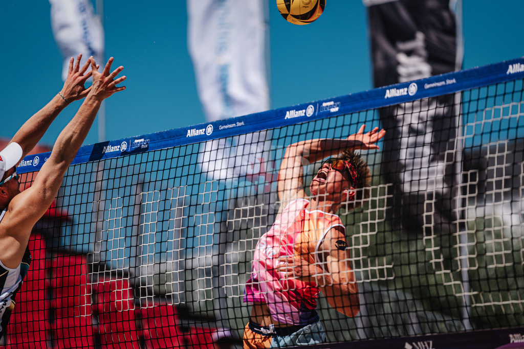 Beachvolleyball | Männer | Allianz German Beach Tour 2025 | Tourstop Bremen | 12.06.2025 | Moritz Hauschild beim Angriff