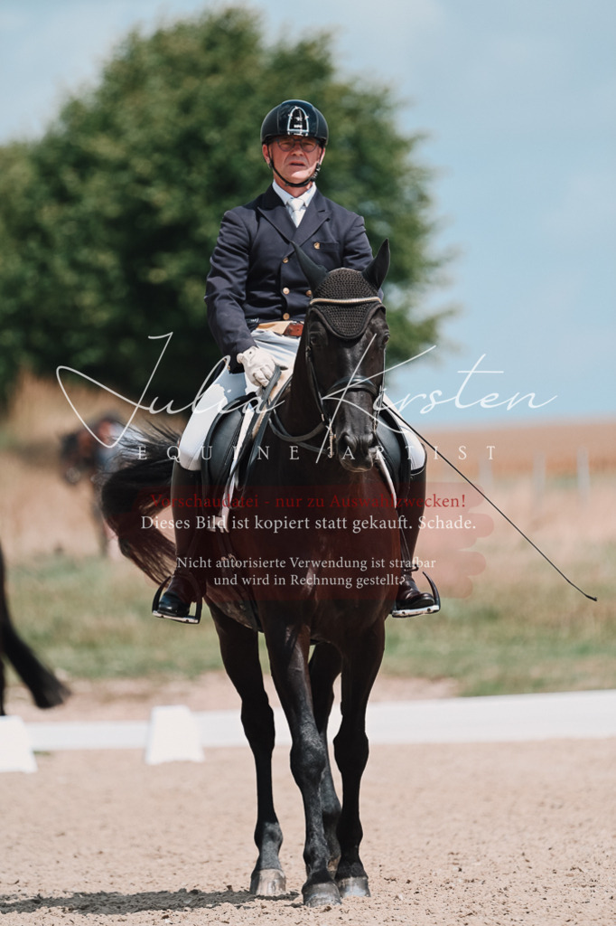 DSC_4041 | Pferde- und Turnierfotografie in Westsachsen. Pferdeportraits, Auftragszeichnungen und intuitive Kunst.
