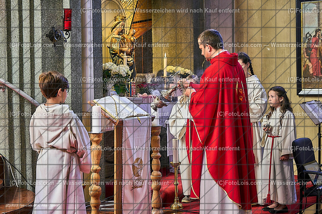 ALP2277_Pfarrfirmung Wieselburg_Pfarrer Kostrzycki Daniel | (C)FotoLois.com, Alois Spandl, Pfarrfirmung in Wieselburg mit Firmspender Eduard Gruber (ehemaliger Generalvikar der Diözese St. Pölten), Sa 3. Juni 2023.