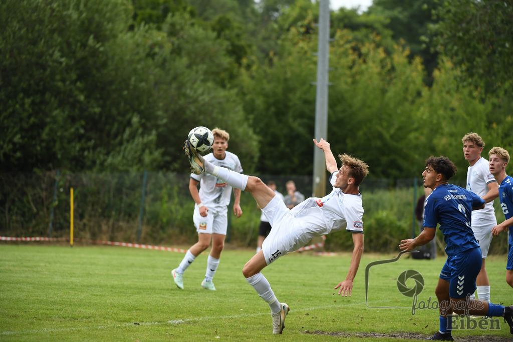 Sport-Duwe Cup | Sport-Duwe Cup Oldenburg; SSV Jeddenloh (weiß)-VFB Oldenburg (blau) am 05.07.2025 in Oldenburg (Sportanlage TuS Eversten), Photo: Philip Eiben 2025 - Realisiert mit Pictrs.com