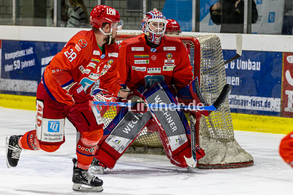 EC Peiting vs Deggendorfer SC | Eishockey Oberliga Süd 2023/2024, EC Peiting vs Deggendorfer SC, 20231230,
Konrad FIEDLER (ECP Goali 30) und Fabian WEYRICH (ECP 28),
2023-12-30 in Peiting (Eisstadion)
30 Konrad FIEDLER (ECP Goali 30), 28 Fabian WEYRICH (ECP 28)
Copyright: WolfgangxLindner foto-lindner.de
