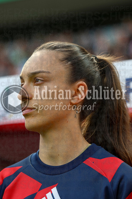 14.05.2026, GER, Fussball, Frauen, DFB-Pokal, Finale, Saison 2025/2026, VfL Wolfsburg - FC Bayern München | Natalia Padilla-Bidas (Bayern) schaut