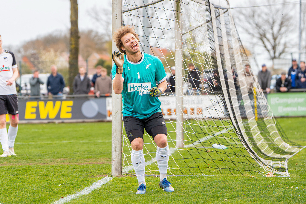 Fußball I Herren I Saison 2025-2026 I Kreisliga VEC I 22. Spieltag I SC SW Bakum - SV Falke Steinfeld I 24204 | jns.sportfotos - Realisiert mit Pictrs.com