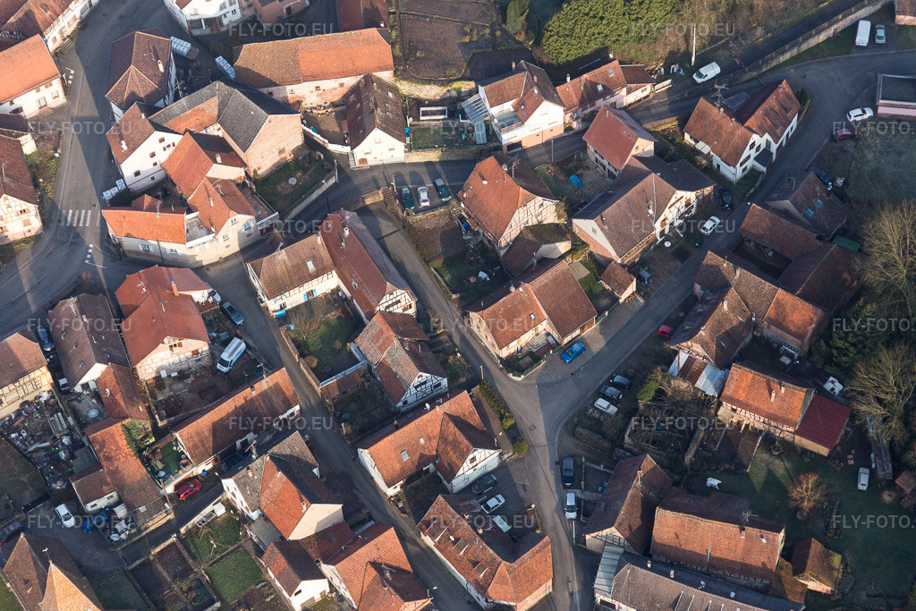 Vue aérienne: Vue de la ville à Weiterswiller dans le département Bas Rhin, France. Photo: IMG_105307.jpg prise le 25/03/2018 par Werner Riehm/FLY-FOTO.euRésolution de l'original: 5472 x 3648 px