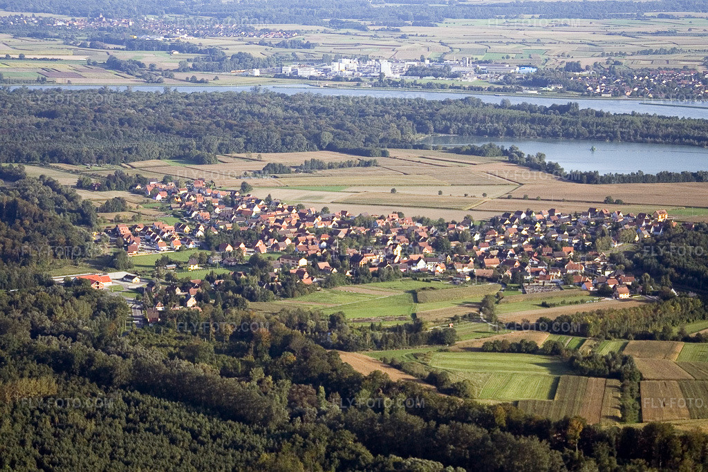 Aerial view: View of the town in Fort-Louis in the state Bas-Rhin, France.Photo: IMG_8121.jpg taken on 09/15/2007 by Werner Riehm/FLY-FOTO.comResolution of the original: 3456 x 2304 px