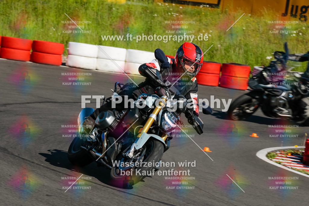 Moto-TeamOBK-21323 | Hier findet Ihr Bilder von Touristenfahrten auf der Nürburgring Nordschleife oder von anderen Veranstaltungen die ich besucht habe. Viel Spass beim Durch Schauen 