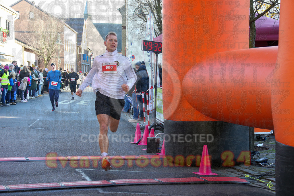 241201_1225_EX1_2075 | Sportfotografie im Rhein-Sieg Kreis, Köln, Bonn, NRW, Rheinland Pfalz, Hessen, etc. Unser Tätigkeitsfeld umfasst den Laufsport vom Volkslauf über den Marathon, Duathlon, Triathon bis zum Ultralauf wie Kölnpfad Ultra oder Schindertrail.