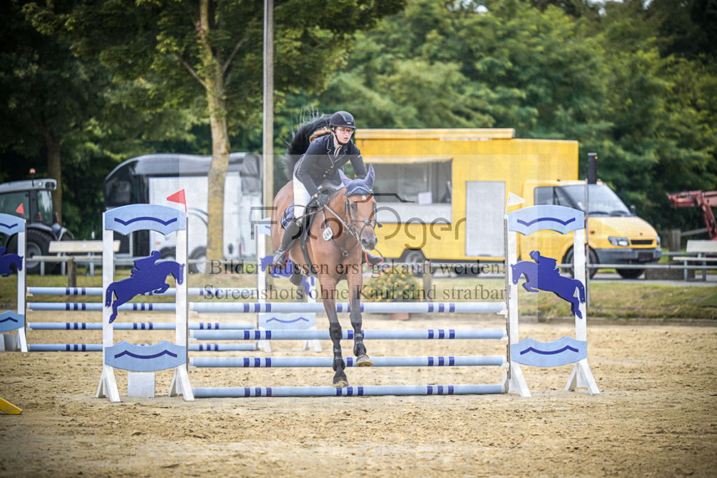DOS_3231 | Entdecke hochwertige Reitturnierfotos von Foto Oger. Professionell, emotional und authentisch – jetzt Lieblingsmomente im Shop bestellen.Deutschlandweite Turnierfotografie. - Realisiert mit Pictrs.com
