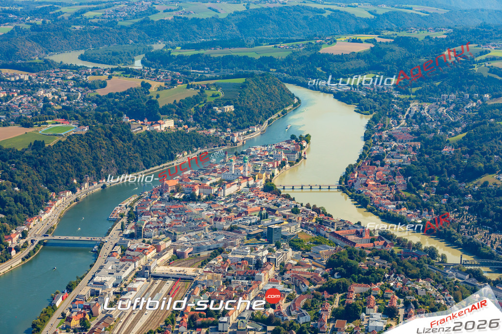 Luftaufnahme von Passau - Die Luftaufnahme wurde 2025 vom UL-Flugzeug heraus erstellt ( keine Drohne ) - Hochauflösende Luftaufnahme - für professionelle Ausdrucke geeignet. Die Geschenkidee !Mit Lizenz und Bildrechte bestellbar