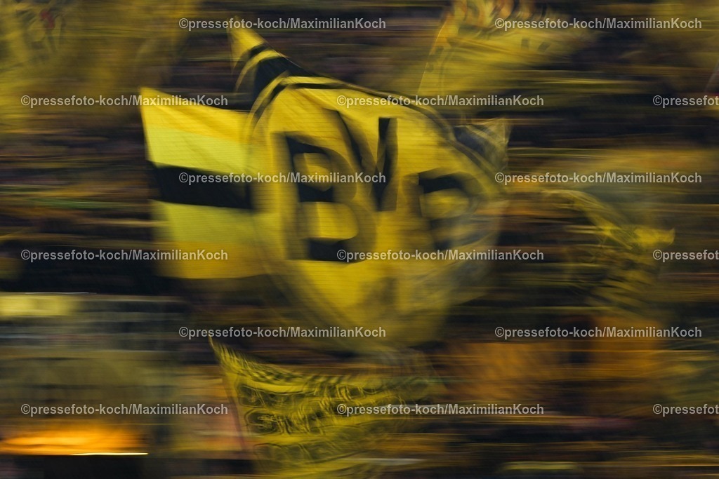 BVB07122501050 | 07.12.2025, Fußball, Borussia Dortmund - TSG 1899 Hoffenheimt, 1. Fußball Bundesliga, 13. Spieltag, Signal Iduna Park, Saison 2025 2026: Die Gelbe Wand in Dortmund symbolbild Fahnen Dynamisch Dynamik BVB Logo  DFB regulations prohibit any use of photographs as image sequences and or quasi-video.