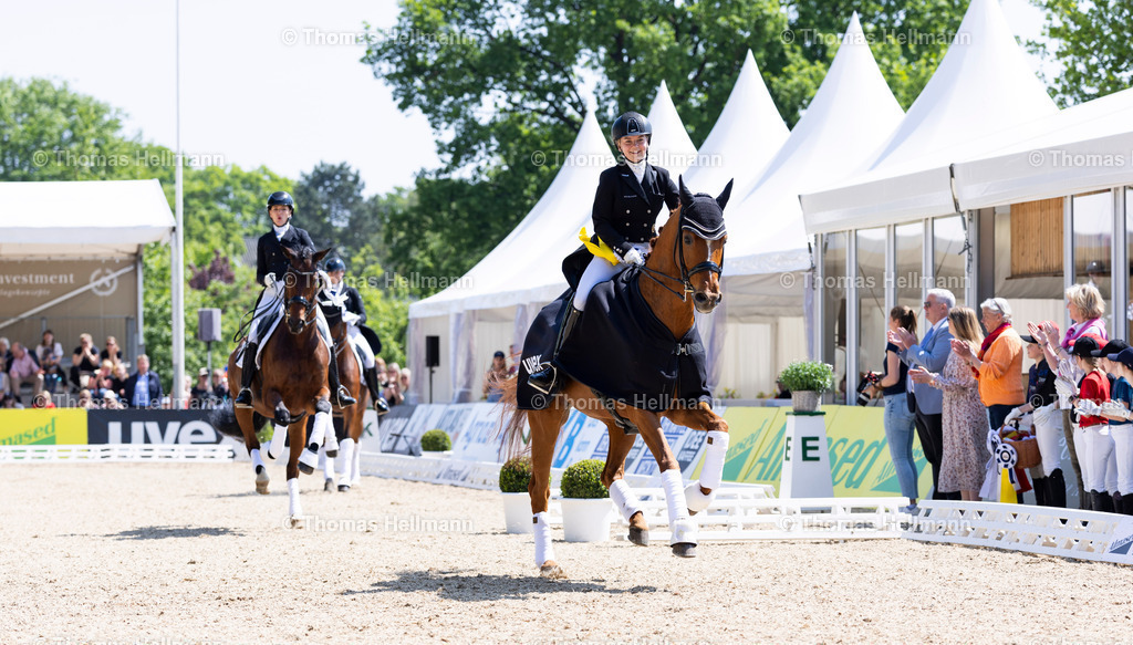 TH_556-BURSCHIK Kim (GER)_ Van Victorio BD_17598 | Deutsches Spring- und Dressur-Derby 2024 am 10.05.24 in Hamburg, 556BURSCHIK Kim (GER), Van Victorio BD