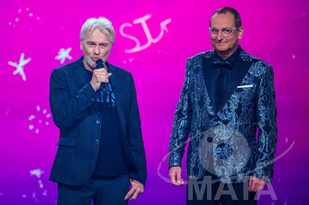 _DWA1437 | Werner Schmidbauer und Volker Heißmann bei '30 Jahre Sternstunden-Gala 2023' in der Frankenhalle. Nürnberg, 15.12.2023 - Realisiert mit Pictrs.com