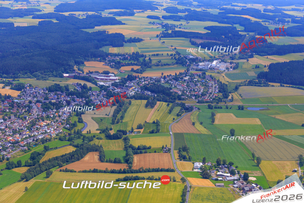 Die Luftaufnahme der Stadt Roeslau wurde vom UL-Flugzeug heraus erstellt ( keine Drohne )- hohe Auflösung für beste Qualität