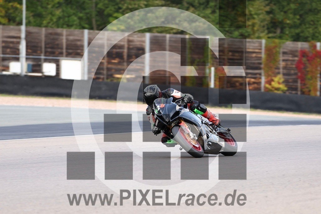 0126-20240923_11917 | Schöne Erinnerungen an spannende Momente - das festzuhalten ist unser Job. PIXELrace.de ist seit 2003 auf den Rennstrecken Europas unterwegs um die Action draußen beim Fahren und die wunderbare Stimmung imm Fahrerlager für euch einzufangen.