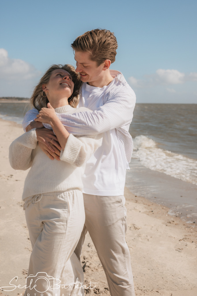 20260403-0G3A0233 | Authentische, natürliche und emotionale Fotoshootings auf der Nordseeinsel Föhr. Als Fotografin halte ich deine schönsten Momente in einzigartigen Neugeborenen-, Familien-, Paar- und Einzelshootings fest. Jetzt einen Termin vereinbaren!
