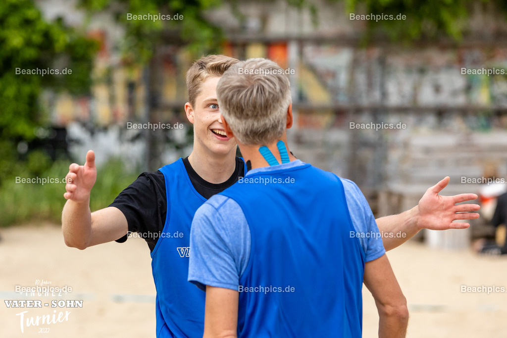 2022-00063079-Vater-Sohn-Turnier-Turnierbilder-2 | 26.05.2022; Berlin Foto: Gerold Rebsch - www.beachpics.de