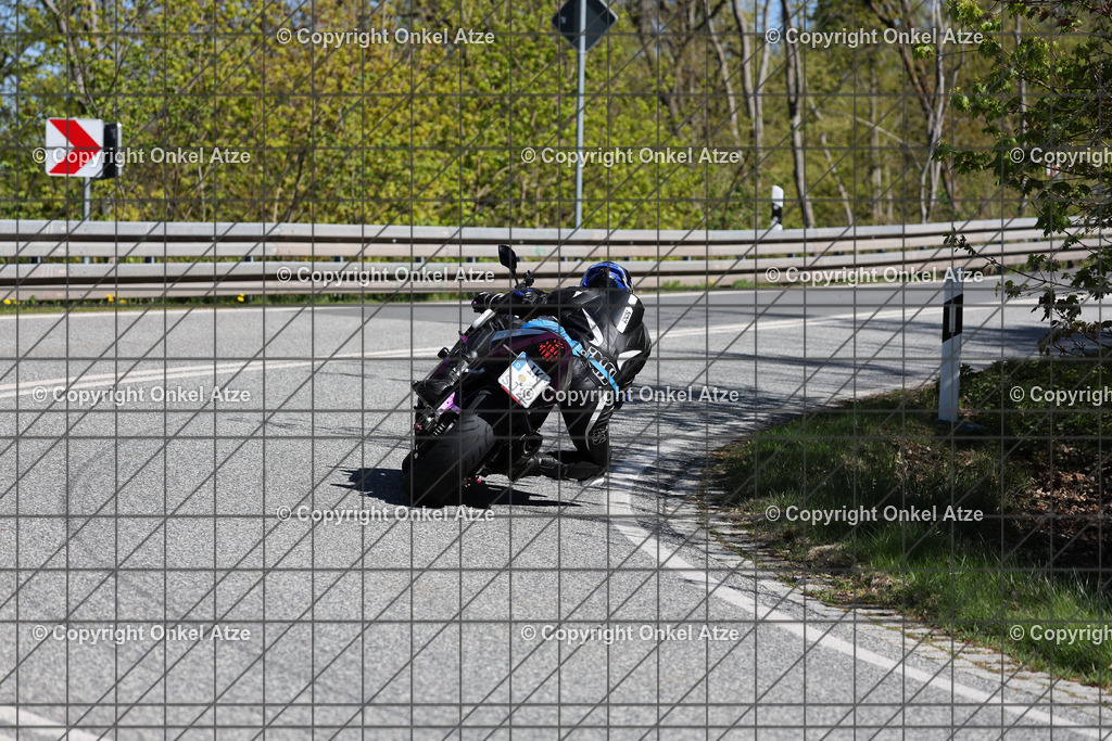 IMG_7130 | Fotograf am Kyffhäuser. Onkel Atze. Kyffhäuser Rennstrecke. Café36. Motorsportfotografie. - Realisiert mit Pictrs.com