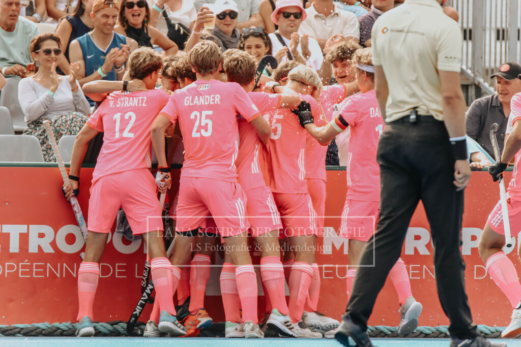 EM_MU18_F_GER-BEL_Lille_bearbeitet (14 von 8) | lanaschraderfotografie - Realisiert mit Pictrs.com