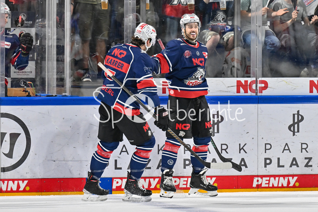 Nürnberg Ice Tigers - Augsburger Panther | Jubel nach dem Treffer zum 3-0 durch Samuel DOVE-McFALLS (Nürnberg Ice Tigers #77) / freude / happy / Tor / Toschuetze / Deutsche Eishockey Liga: Nürnberg Ice Tigers - Augsburger Panther, Arena Nürnberger Versicherung am 22.09.2024
