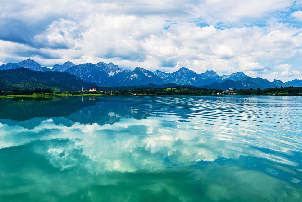 Blick über den Forggensee auf die Allgäuer Alpen bei Füssen | Blick über den Forggensee auf die Allgäuer Alpen bei Füssen.