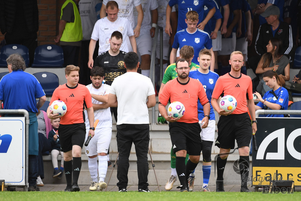 1. FC Nordenham-SV GOTANO | Kreispokal Finale Jade-Weser-Hunte 1. Mannschaften; 1.FC Nordenham (weiß)-SV GOTANO (blau) am 15.06.2025 in Rastede (Sportanlage Köttersweg), Photo: Philip Eiben 2025 - Realisiert mit Pictrs.com