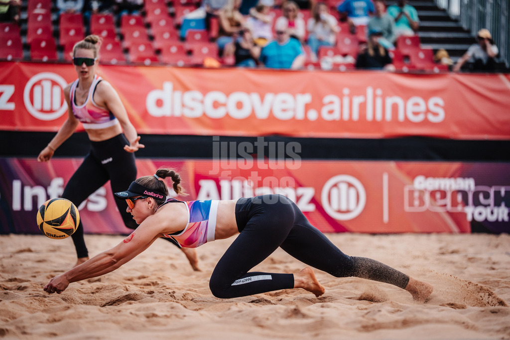 Beachvolleyball | Frauen | Allianz German Beach Tour 2025 | Tourstop München | 11.07.2025 | Lisa-Sophie Kotzan springt zum Ball
