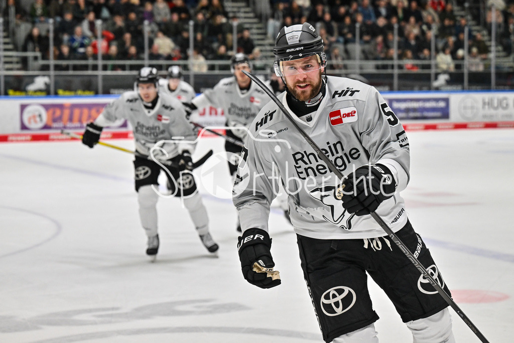 Augsburger Panther - Kölner Haie | Grenzeloser Jubel der Haie nach dem Treffer zum 4-3 durch Brady AUSTIN (Koelner Haie #57) / Tor / Torschuetze / Freude / Happy / DEL: Augsburger Panther - Koelner Haie, Curt Frenzel Stadion am 02.03.2025