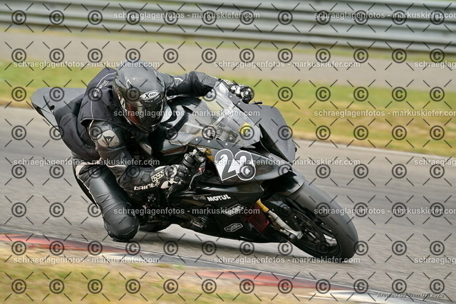 25bt05-0349 | markuskiefer.com - Realisiert mit Pictrs.com