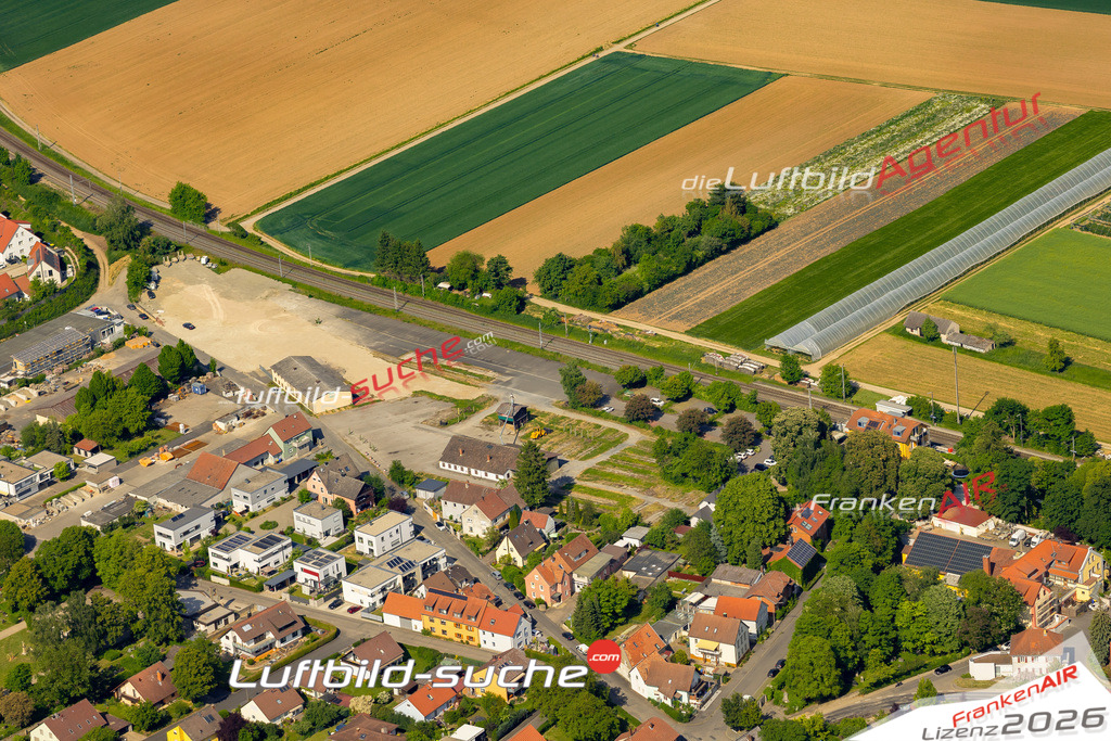 Das Luftbild zeigt  Bergtheim - Die Luftaufnahme wurde 2023 vom UL-Flugzeug aus erstellt ( keine Drohne ) - Hochauflösende Luftaufnahme - Für grossformatige Ausdrucke geeignet. Die Geschenkidee !Mit Lizenz und Bildrechte bestellbar