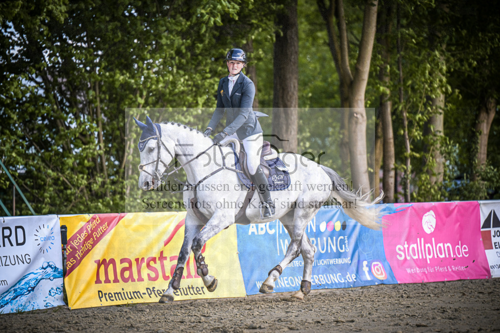 DOS_4202 | Entdecke hochwertige Reitturnierfotos von Foto Oger. Professionell, emotional und authentisch – jetzt Lieblingsmomente im Shop bestellen.Deutschlandweite Turnierfotografie. - Realisiert mit Pictrs.com