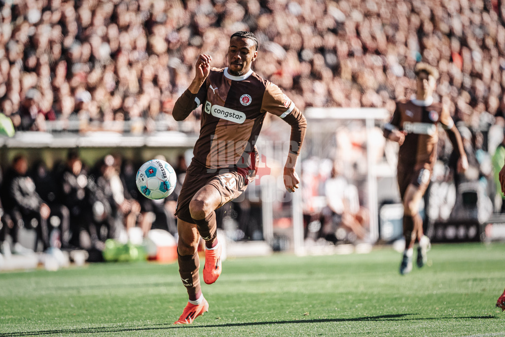 Fußball | Männer | Saison 2024/2025  | Fußball-Bundesliga | 28. Spieltag | FC St. Pauli vs. Borussia Mönchengladbach | 06.04.2025 | Morgan Guilavogui (#29, FC St. Pauli)