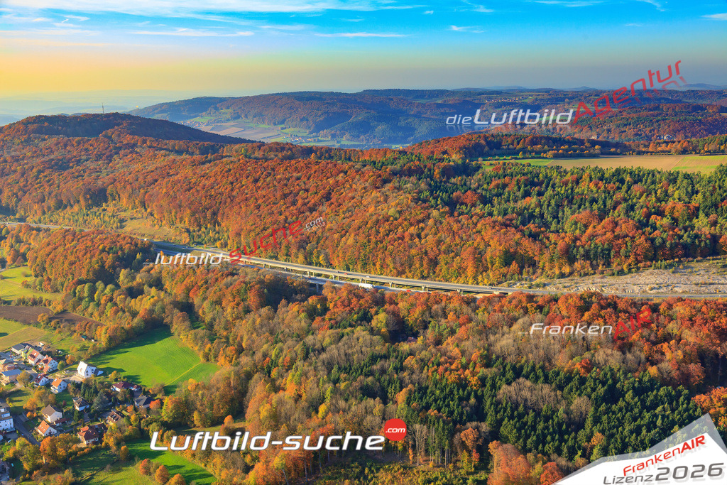 Die Luftaufnahme Hangbruecke - Wuergau wurde 2017 mittels Flugzeug (keine Drohne) erstellt. Perfekte Schärfe und Druck- Auflösung- Garantiert!