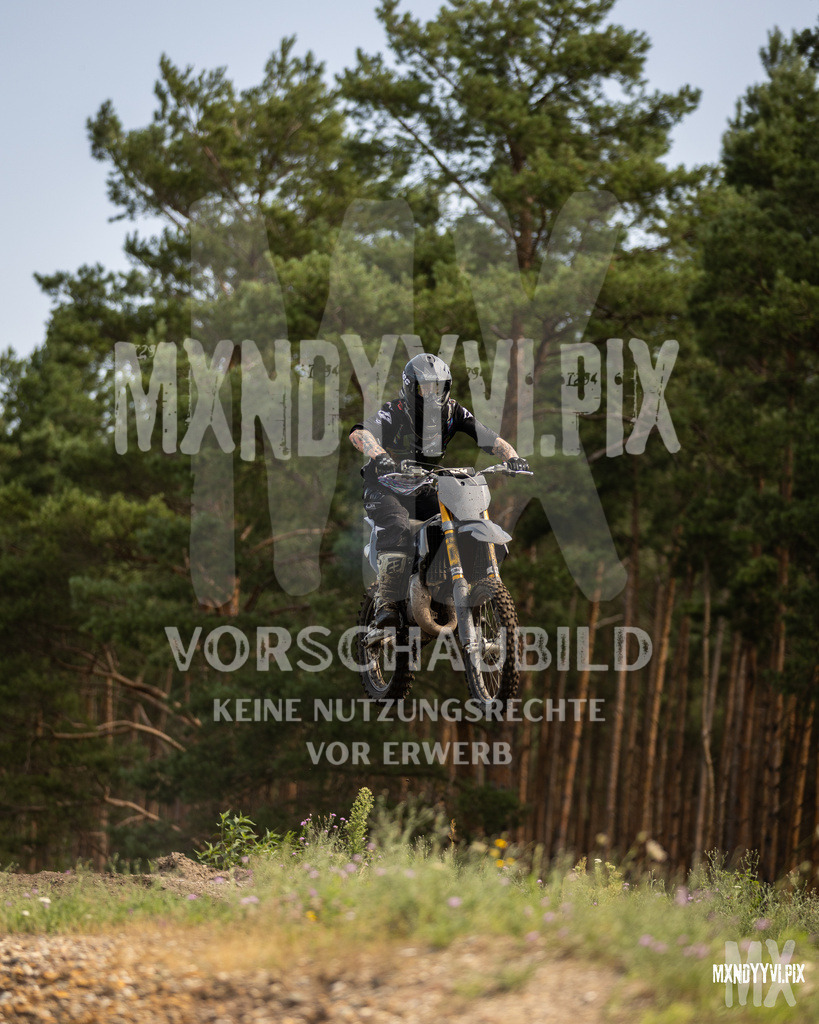 866A1329 | mxndyyvipix
