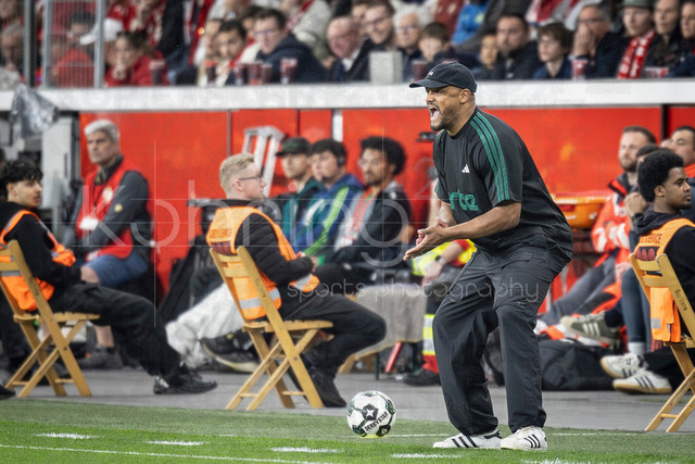 DFB Cup semifinal match Bayer 04 Leverkusen vs. FC Bayern Munich, 22.04.2026 | LEVERKUSEN, GERMANY - APRIL 22, 2026: Vincent Kompany (Head Coach FC Bayern Muenchen) is coaching emotional during the German DFB Cup semifinal match between Bayer 04 Leverkusen vs. FC Bayern Munich at BayArena on April 22, 2026 in Leverkusen, Germany. DFL REGULATIONS PROHIBIT ANY USE OF PHOTOGRAPHS AS IMAGE SEQUENCES AND/OR QUASI-VIDEO.