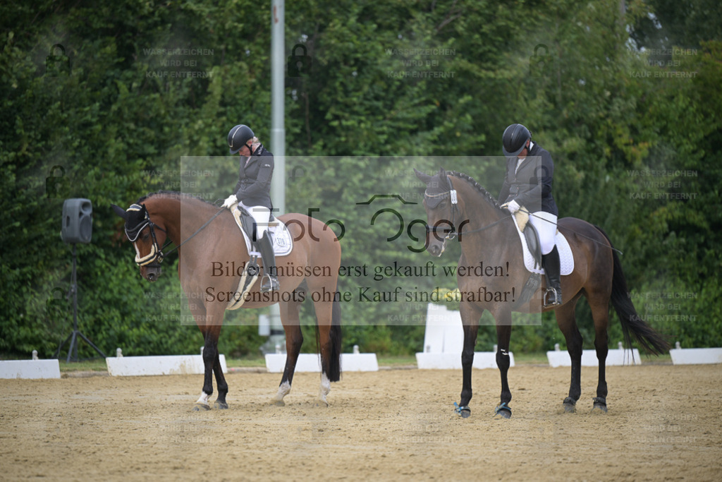 DOS_7206 | Entdecke hochwertige Reitturnierfotos von Foto Oger. Professionell, emotional und authentisch – jetzt Lieblingsmomente im Shop bestellen. - Realisiert mit Pictrs.com