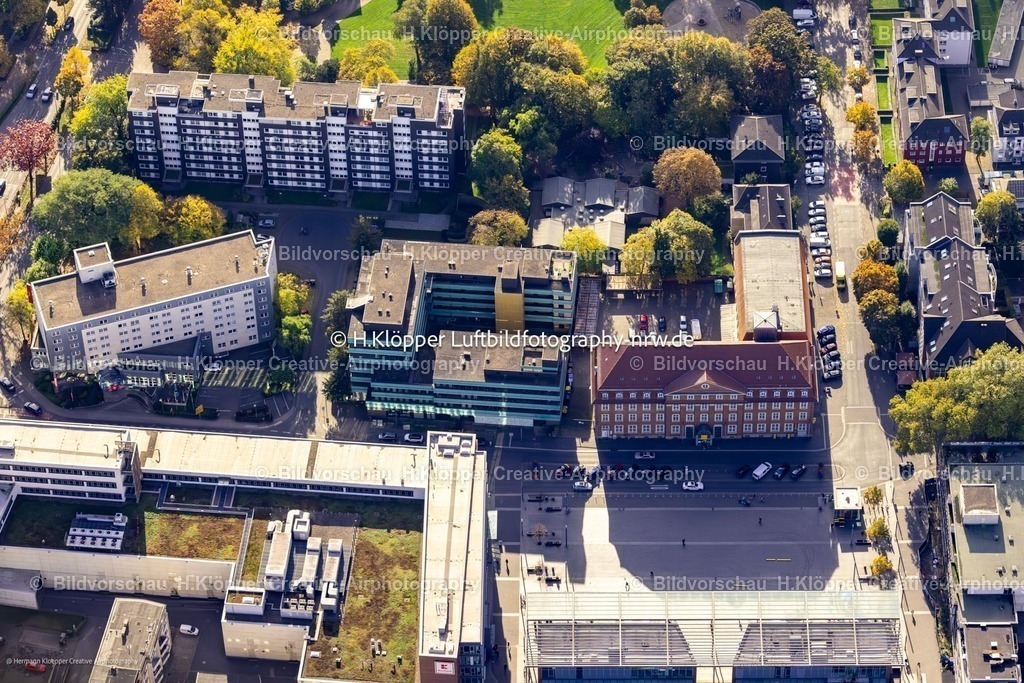 Luftbild Bottrop-6713 | Luftbildfotografie Luftbild Innenstadtansicht mit dem ZOB Omnibus- Bahnhof vom Verkehrsverbund der Verkehrsbetriebe Rhein- Ruhr am Berliner Platz in Bottrop - Realisiert mit Pictrs.com