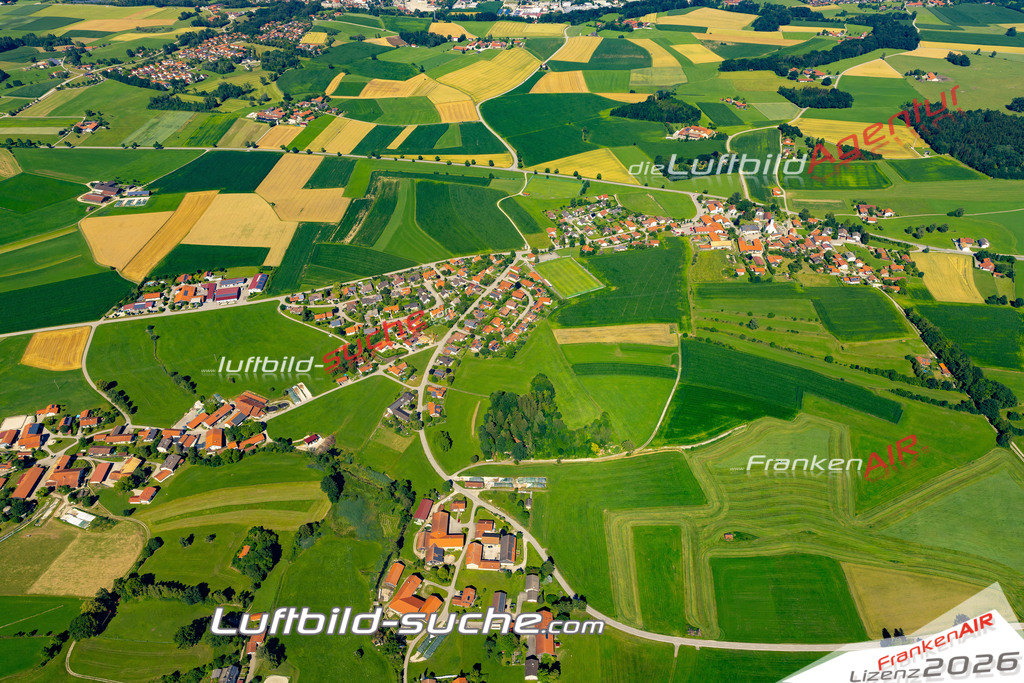 Aktuelles Luftbild von Kay Tittmoning - Die Luftaufnahme wurde 2022 mittels UL-Flugzeug erstellt ( keine Drohne ) - hochauflösende Kamera-Systeme von  Canon -Beste Qualität - Für grossformatige Ausdrucke geeignet. Die Geschenkidee !