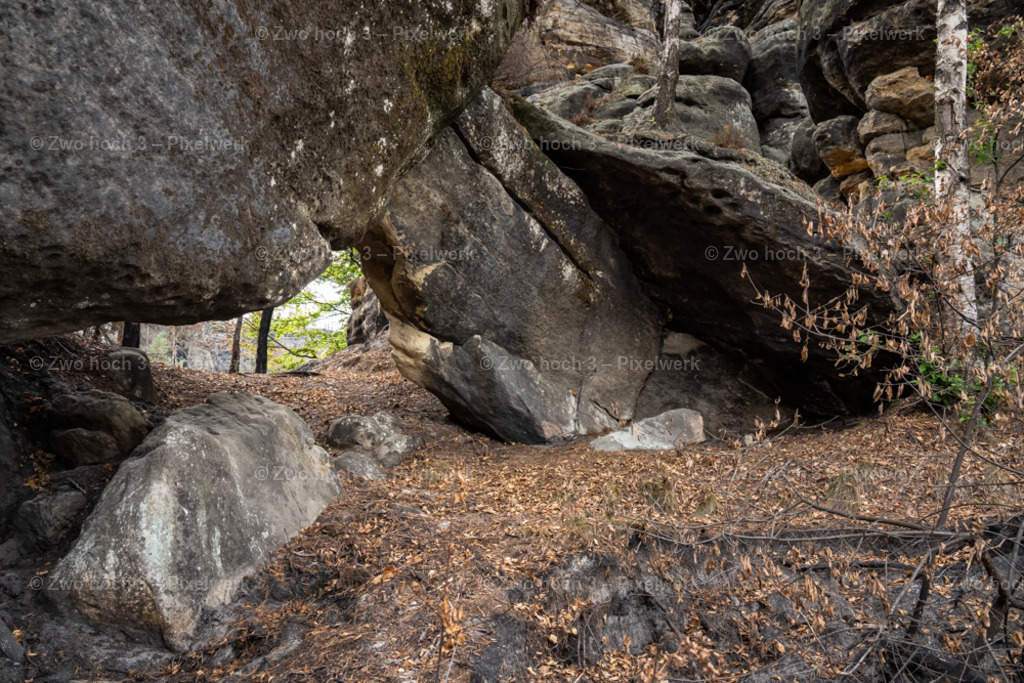 Obere_Affensteinpromenade_Siegfried_Bergfried_Felsentor_Verwitterung | 2022-09-02_Waldbrandgebiete_2 - Realisiert mit Pictrs.com