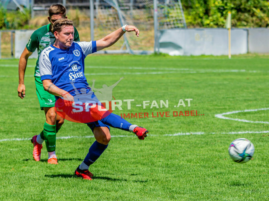 ASV Klagenfurt - Donau Klagenfurt | Izidor Kamsek (SV Donau Klagenfurt #11) Michael Kaiser (ASV Klagenfurt #19) ; ASV Klagenfurt - Donau Klagenfurt am 31.07.2022 in Klagenfurt
(ASV Platz Annabichl), AUSTRIA, (Photo by Ernst Krawagner sport-fan.at) - Realisiert mit Pictrs.com
