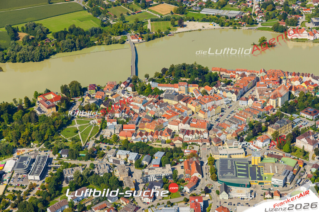 Luftaufnahme von  Schärding - Die Luftaufnahme wurde 2025 vom UL-Flugzeug heraus erstellt ( keine Drohne ) - Hochauflösende Luftaufnahme - für professionelle Ausdrucke geeignet. Die Geschenkidee !Mit Lizenz und Bildrechte bestellbar