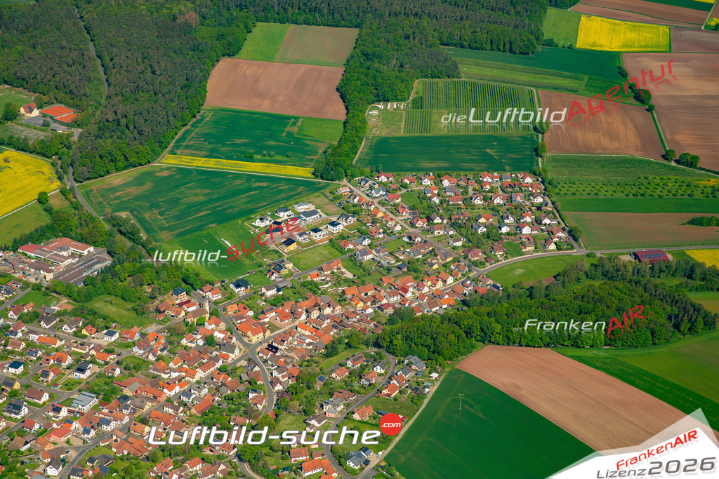 Das Luftbild zeigt : Reichenbach Münnerstadt - Die Luftaufnahme wurde 2024 vom UL-Flugzeug aus erstellt ( keine Drohne ) - Hochauflösende Luftaufnahme - Für grossformatige Ausdrucke geeignet. Die Geschenkidee !Mit Lizenz und Bildrechte bestellbar