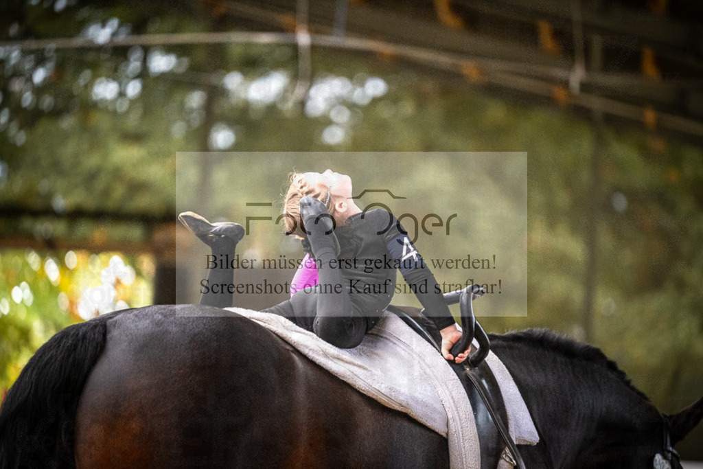 DOS_0160 | Entdecke hochwertige Reitturnierfotos von Foto Oger. Professionell, emotional und authentisch – jetzt Lieblingsmomente im Shop bestellen.Deutschlandweite Turnierfotografie. - Realisiert mit Pictrs.com