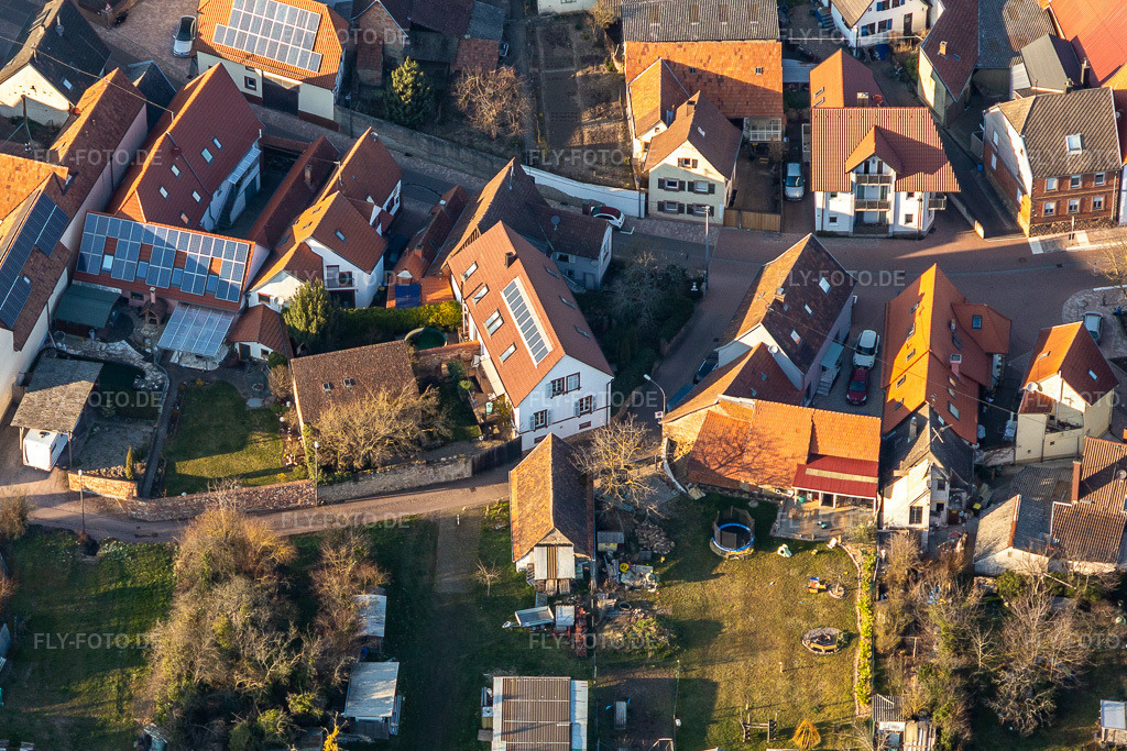 Luftbild: Staubgasse im Ortsteil Arzheim in Landau im Bundesland Rheinland-Pfalz in Deutschland. Foto: IMG_130756.jpg vom 09.03.2022 durch Werner Riehm/FLY-FOTO.de