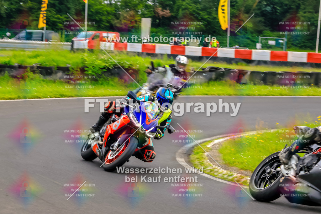 VBK-7042 | Hier findet Ihr Bilder von Touristenfahrten auf der Nürburgring Nordschleife oder von anderen Veranstaltungen die ich besucht habe. Viel Spass beim Durch Schauen 
