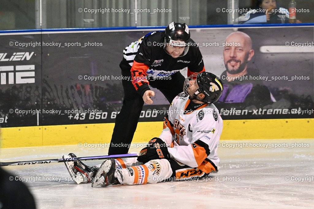 ESC SOCCERZONE STEINDORF vs. USC Piraten Velden  | Altersberger Roland Referee, #76 Holzer Nikolaus USC Velden, ESC SOCCERZONE STEINDORF vs. USC Piraten Velden , ESC SOCCERZONE STEINDORF vs. USC Piraten Velden  am 15.02.2025 in Steindorf (Ossiachersee Halle), Austria, (Photo by Bernd Stefan)